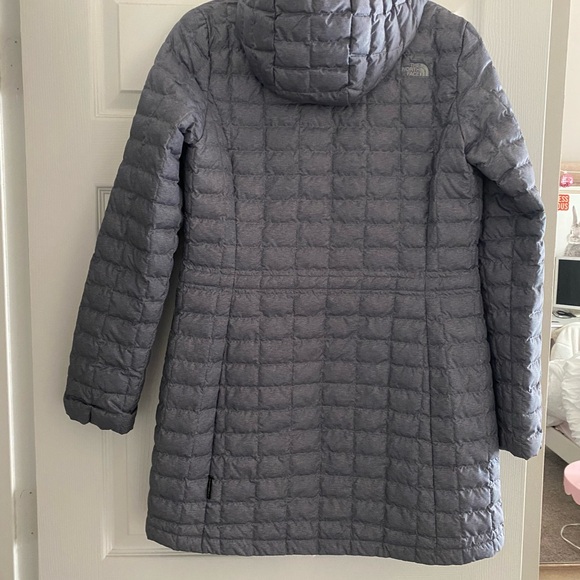 The North Face Gray Thermo ball quilted parka - women’s medium - Picture 3 of 5